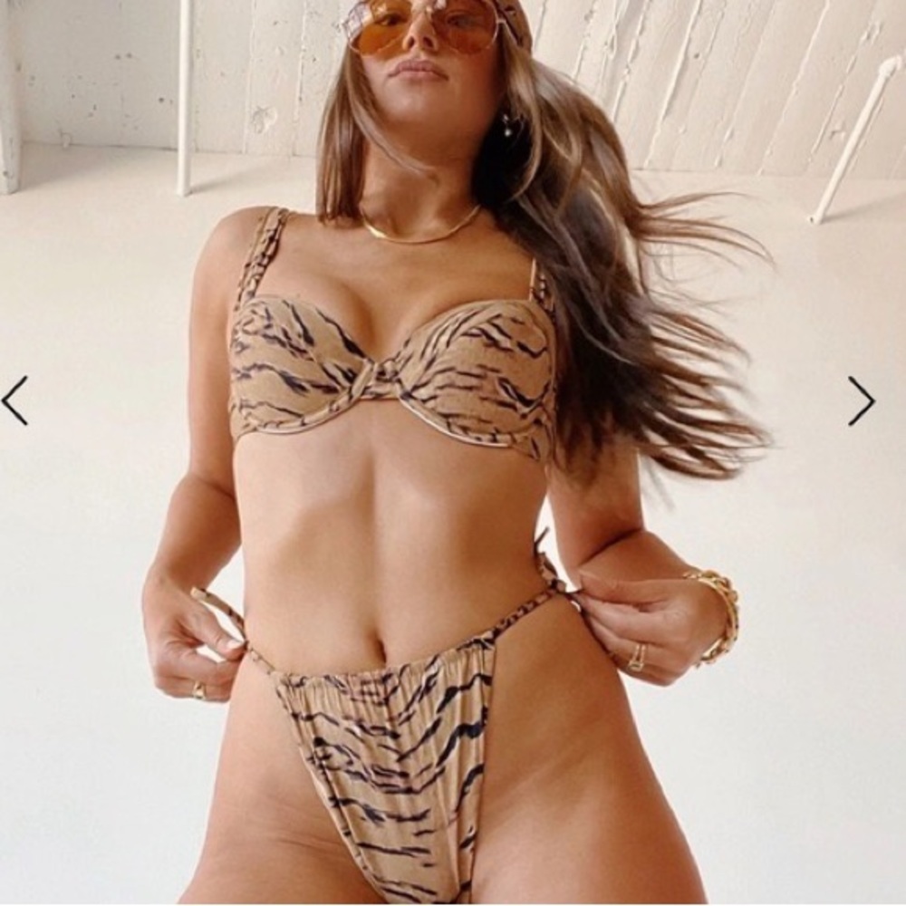 WEWOREWHAT Tiger-Print String Bikini Bottom-Medium